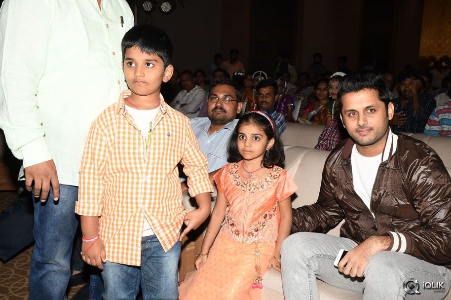 100-Days-of-Love-Movie-Audio-Launch